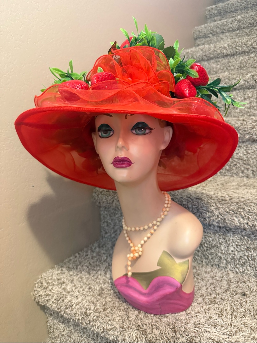 Strawberry fields hat - Picture 3 of 10